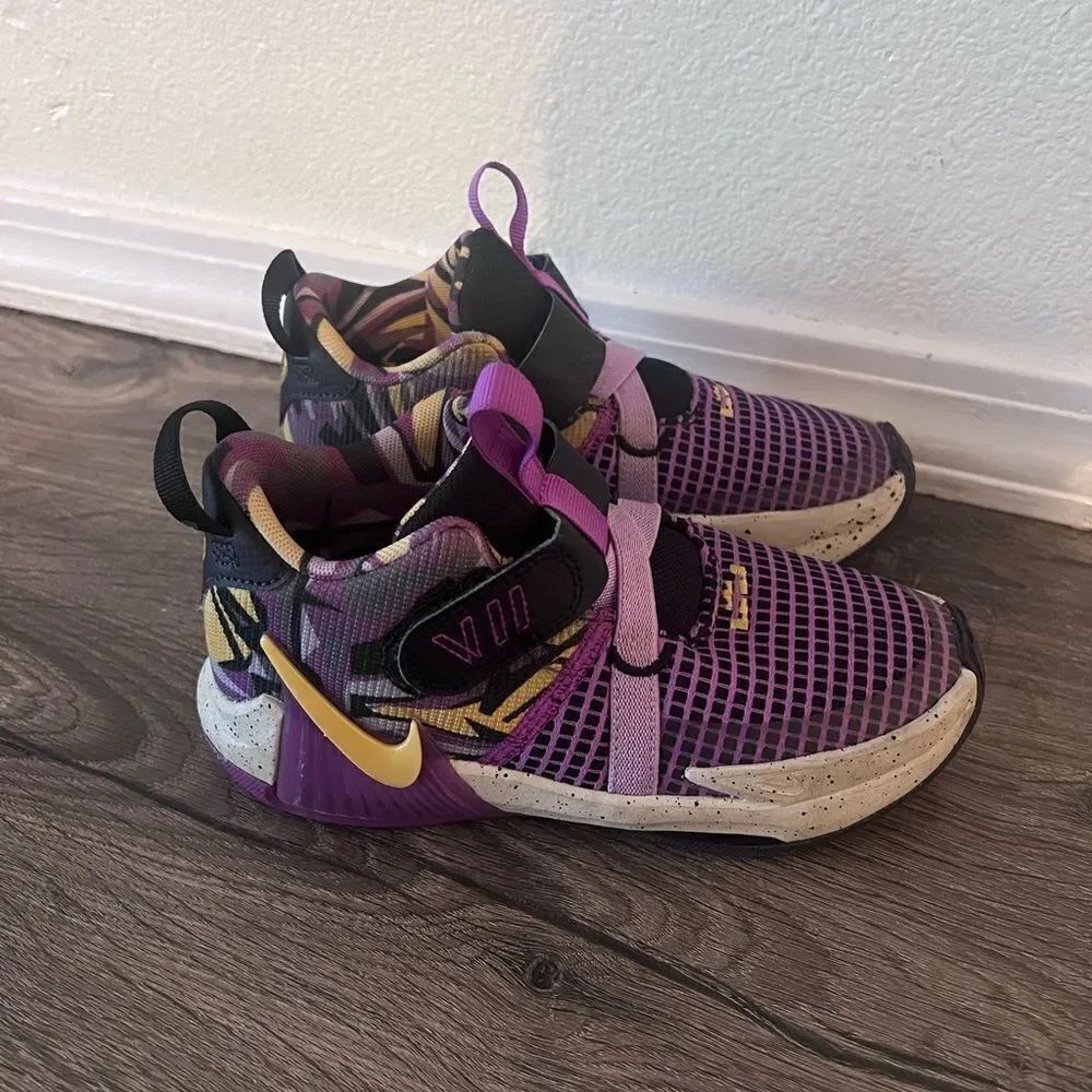 Nike LeBron Witness 7 'Lakers' Kids size 13 C